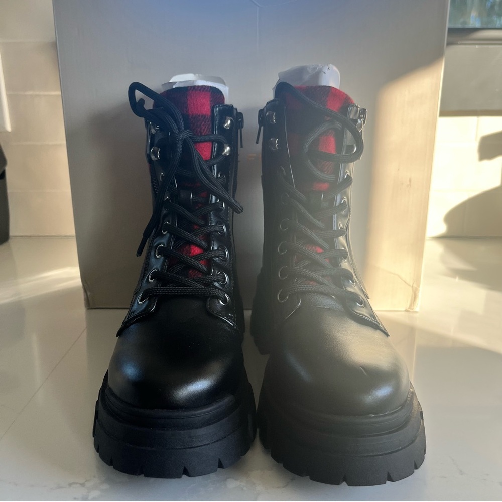 Marc Fisher Women’s Sz 9 Black Leather Buffalo Check Upper & Tongue Combat Boots - Picture 3 of 11